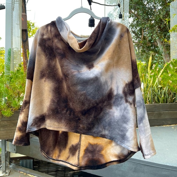 SOLD | Tie-Die Cowl Neck Groovy 70s Top 🤎💫 - Picture 2 of 6